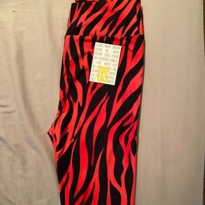LuLaRoe OS Valentine’s Day Leggings. NWT